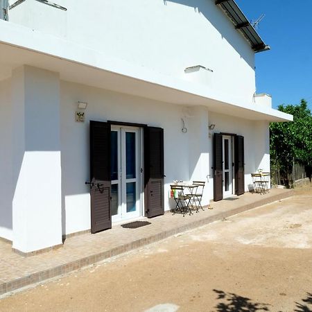 Alloggi In Villa Potenza A Pochi Minuti Da Gallipoli กาลาโตเน ภายนอก รูปภาพ